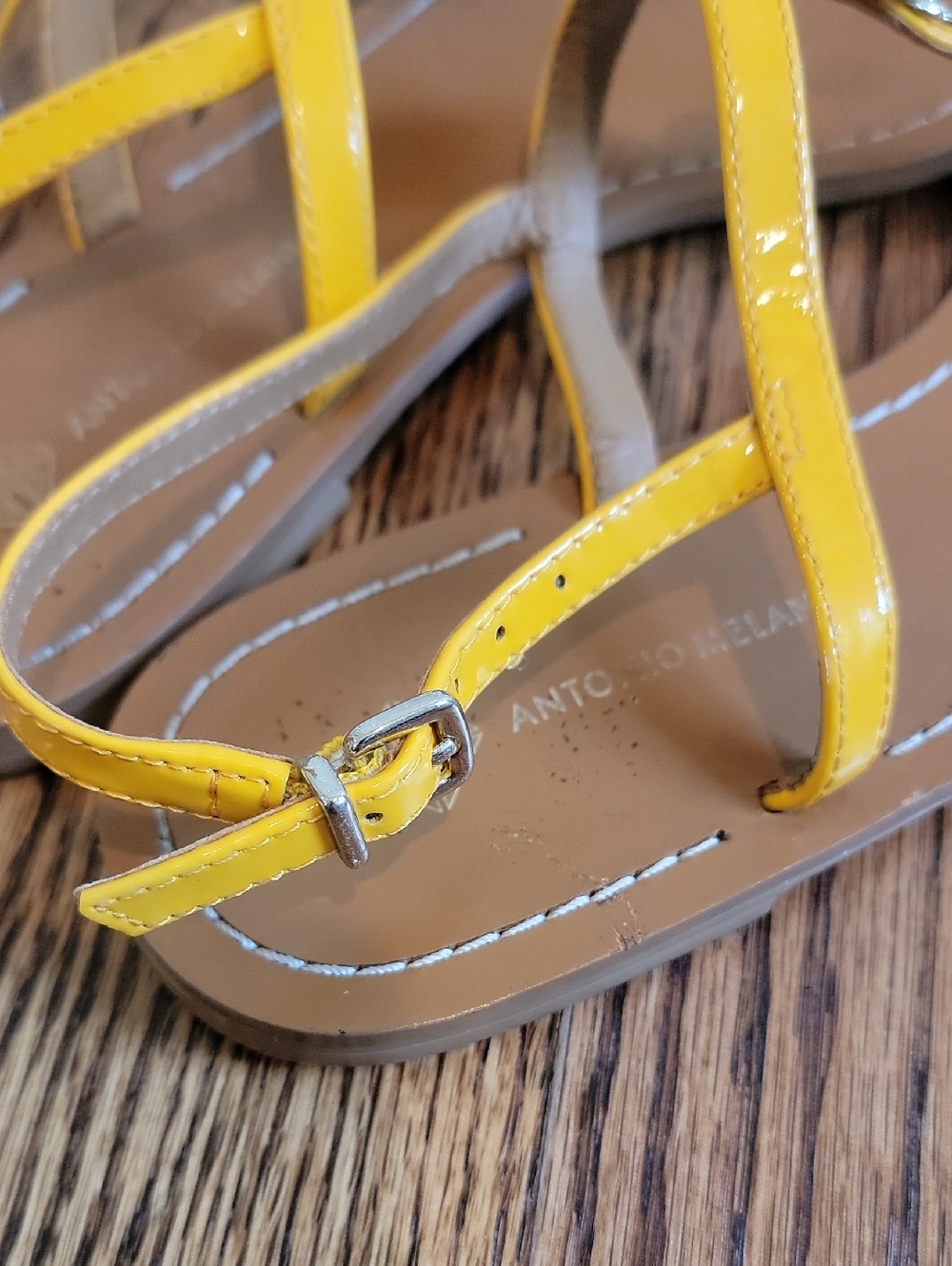 Antonio Melani Sandals Yellow With Jewel Encrusted Bee Size 8.5 Very Good - Picture 5 of 7